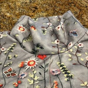 Floral Patterned Gray Turtleneck Top